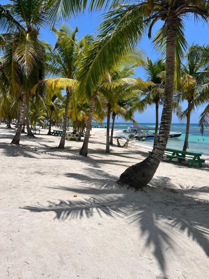 Casa Rosada Beach Front Mano Juan 외부 사진