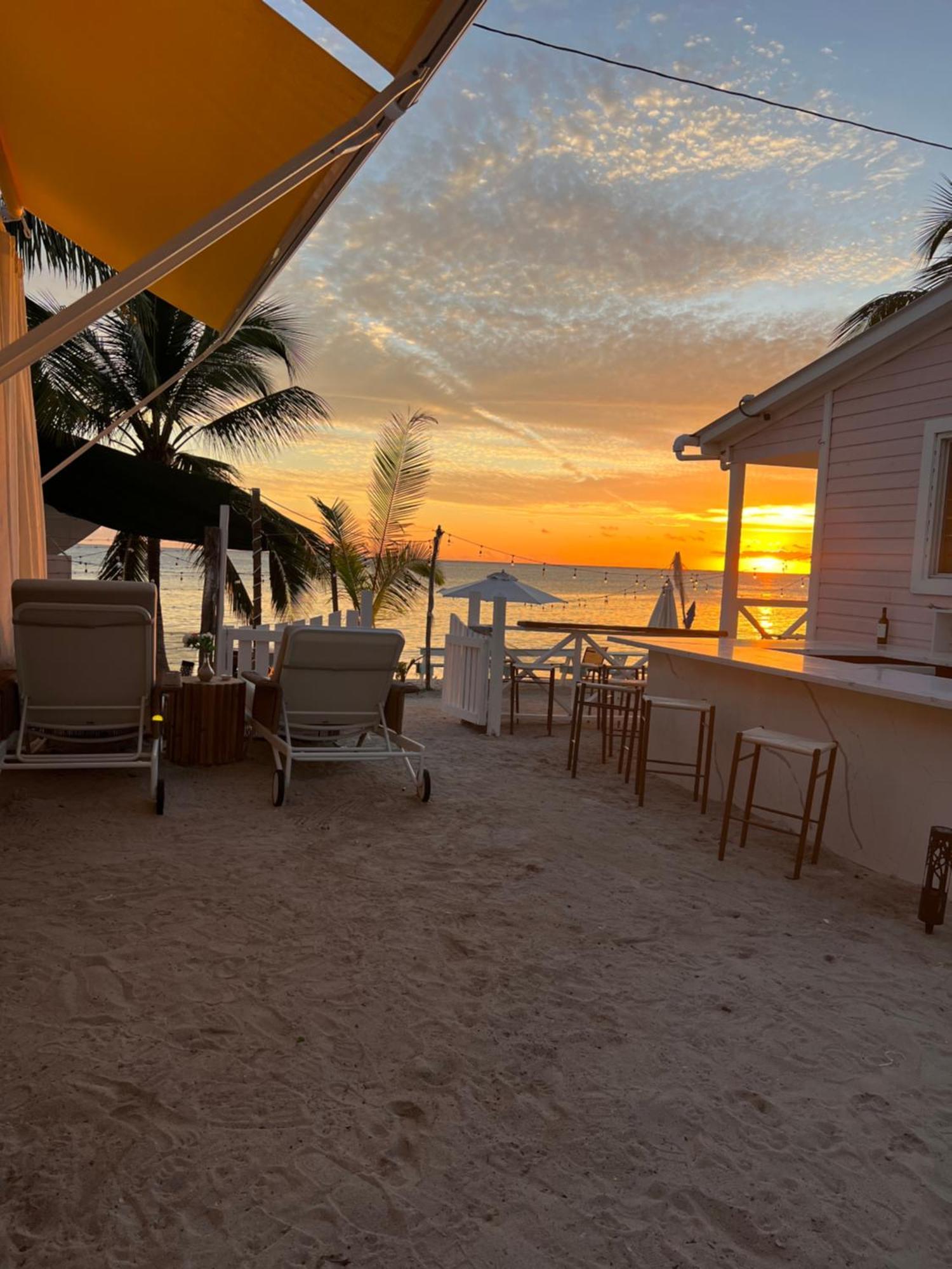Casa Rosada Beach Front Mano Juan 외부 사진